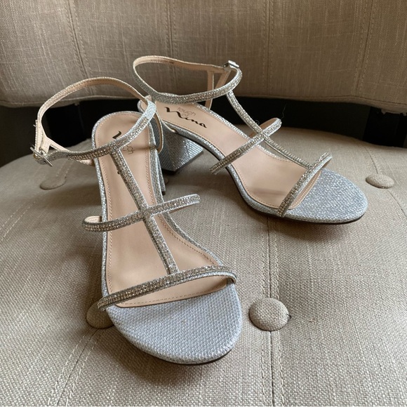 NEW Touch of Nina Sparkly Silver Heeled Sandals Block Heel - Picture 3 of 9